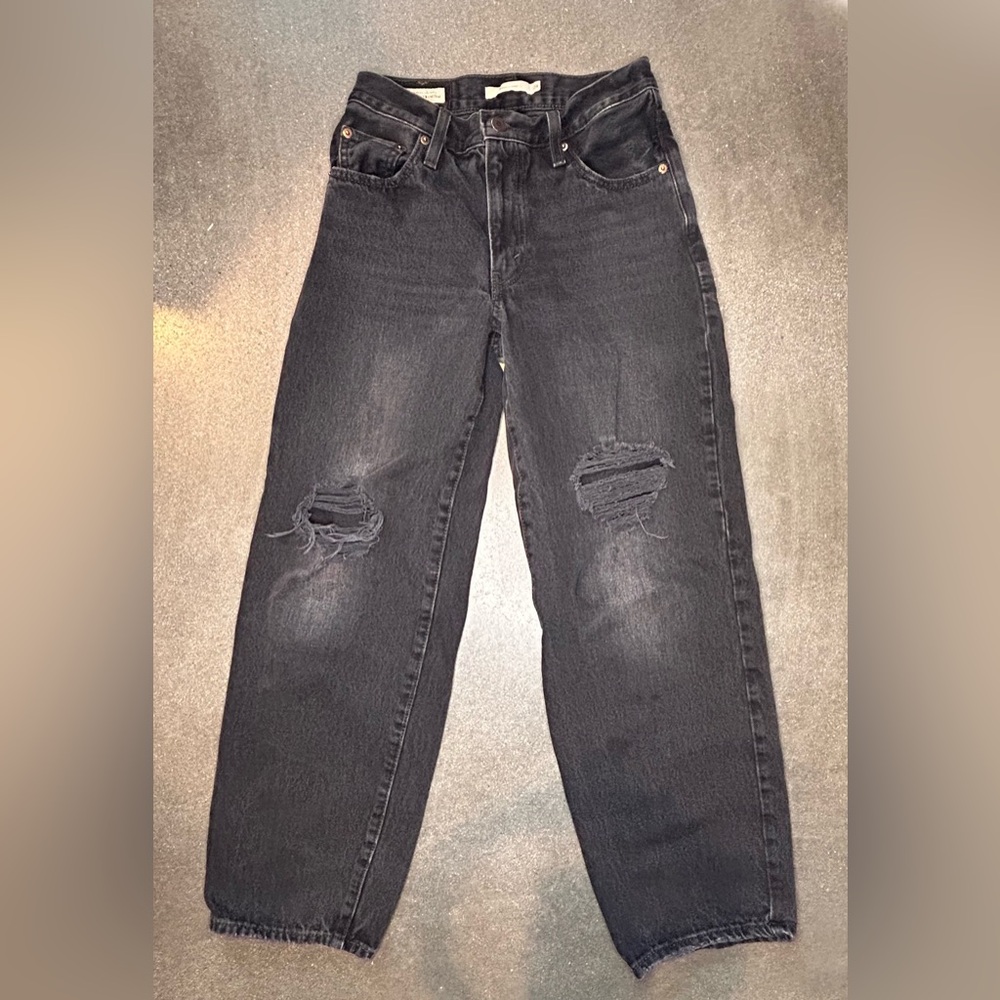 Levi’s baggy dad jeans